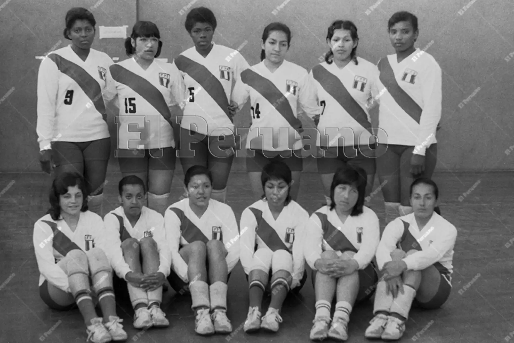 Lima - 4 octubre 1974 / Presentación de la selección peruana de voleibol con Lucha Fuentes, Ana Cecilia Carrillo, Norma Velarde  e  Irma Cordero  como sus figuras principales. 
Foto: Archivo Histórico de El Peruano / Raúl Sagástegui