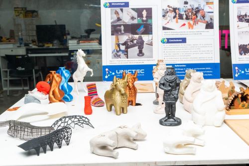 La fabricación digital ha sido clave en varios proyectos de investigación. En 2022, se trabajó con artesanos de Lima Metropolitana y, en 2023, con artesanos de todo el país. Foto: UNI