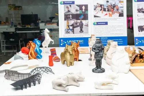 La fabricación digital ha sido clave en varios proyectos de investigación. En 2022, se trabajó con artesanos de Lima Metropolitana y, en 2023, con artesanos de todo el país. Foto: UNI