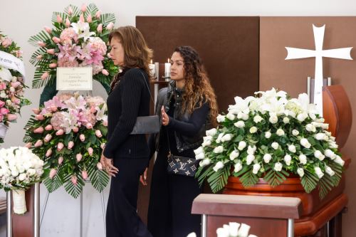 Los restos de la legendaria voleibolista peruana Lucha Fuentes están siendo velados en el Santuario Arquidiocesano del Sagrado Corazón de Jesús, ubicado en el distrito de Santiago de Surco. Familiares, exvoleibolistas y autoridades del deporte nacional se reúnen en este espacio sagrado para rendirle el último adiós. Foto: ANDINA/Luis Iparraguirre