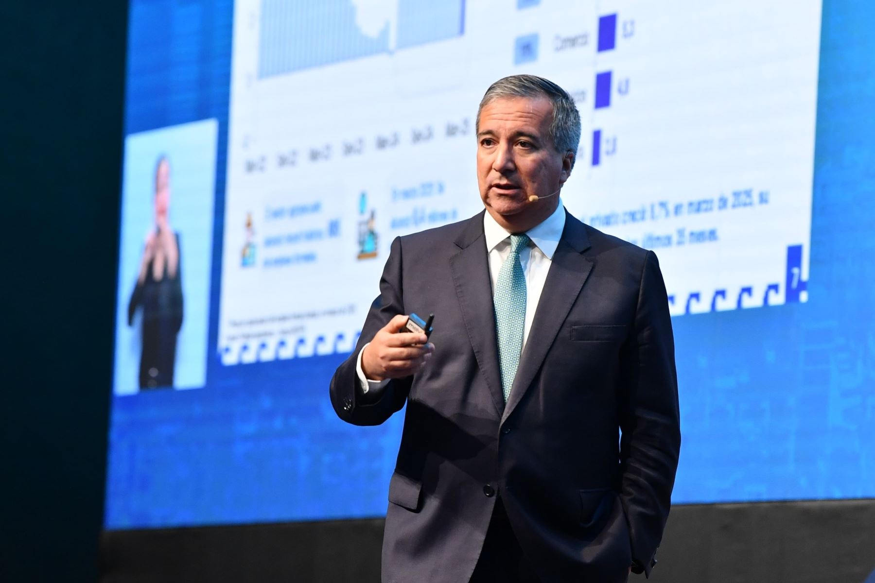 Ministro de Economía y Finanzas, Raúl Pérez Reyes.