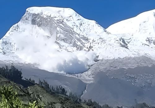 Existe una situación de riesgo en el pico sur del nevado Huascarán que podrían desencadenar una avalancha, alertó Inaigem. ANDINA/Difusión