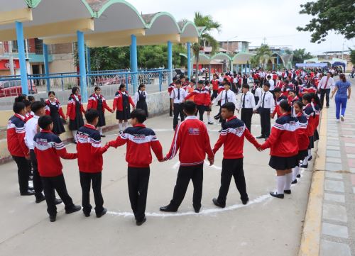 Pobladores, estudiantes y miembros de las Fuerzas Armadas participaron del Simulacro Multipeligro en la ciudad de Tumbes. ANDINA/Difusión