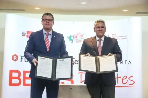 Más de 40 empresas se sumaron a la iniciativa “Abraza tu Cole” del Ministerio de Educación (Minedu), que en menos de tres meses logró obtener más de 817 000 soles en donaciones destinadas a mejorar la infraestructura y equipamiento de colegios públicos en 10 regiones del país. Foto: ANDINA/Difusión