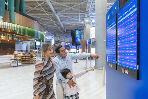 El nuevo Aeropuerto Internacional Jorge Chávez es una moderna infraestructura con tecnología de vanguardia. Cuenta con 46 mangas de embarque directo, tomógrafos 3D en seguridad, 27 fajas para equipaje de mano y una plataforma operada 100 % de forma remota. Foto: ANDINA/Prensa Presidencia