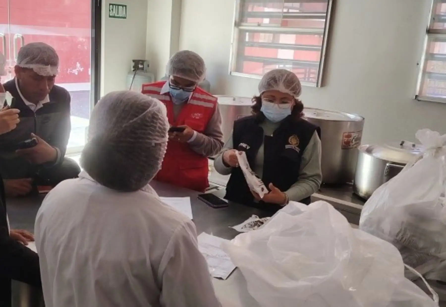 Fiscalía de Ayacucho interviene colegio ante la denuncia de una presunta presencia de hongos en alimentos. ANDINA/Difusión