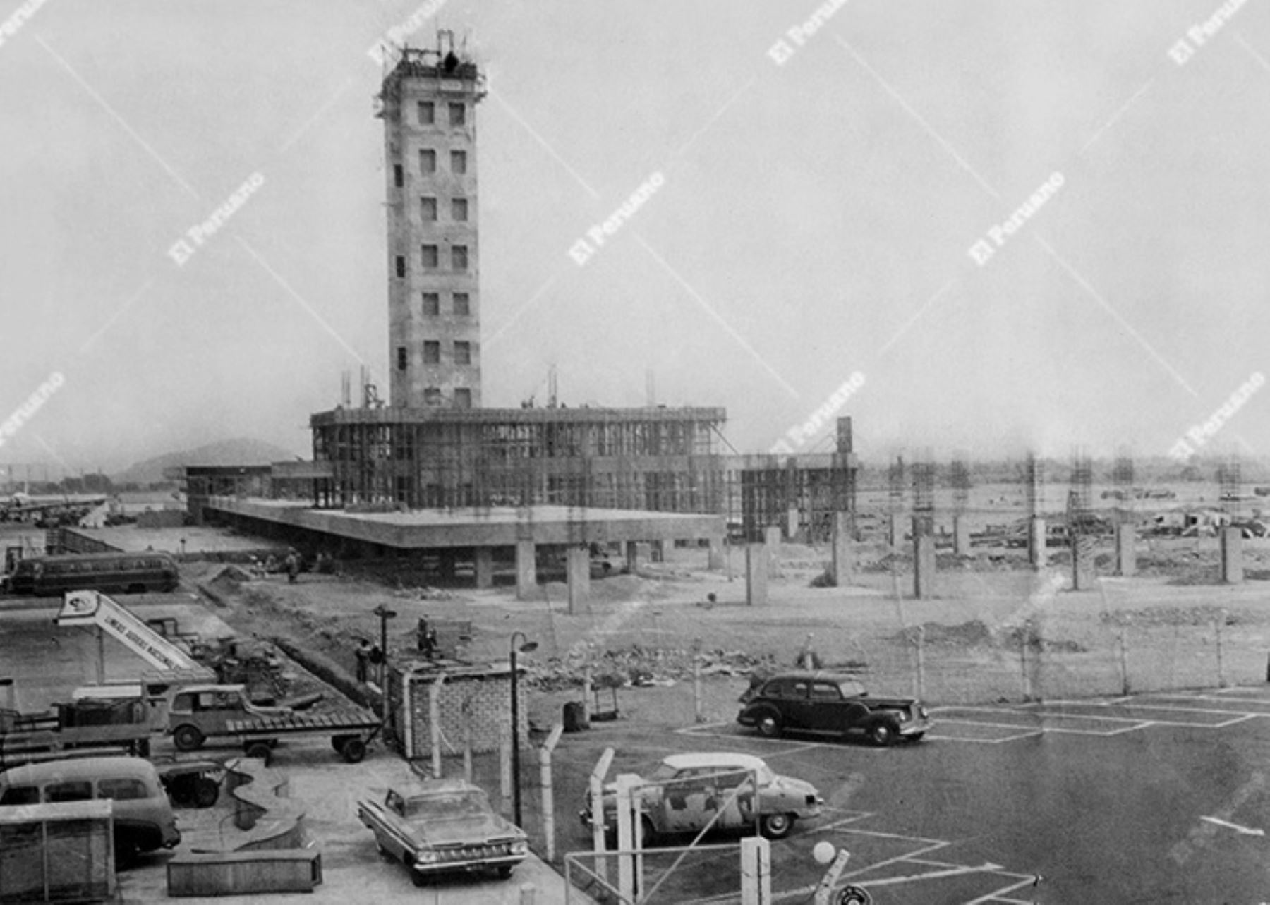 Callao - 17 febrero 1964 / Vista del edificio central del Aeropuerto en plena construcción quedará terminado en 17 meses, esto es para julio de 1965 y que será inaugurado como el Aeropuerto Internacional Jorge Chávez. Foto: Archivo Histórico El Peruano