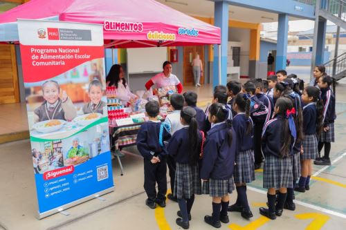 En la I. E. Melitón Carvajal, el Programa Nacional de Alimentación Escolar Comunitaria atiende a 1127 estudiantes: 884 niños de primaria y 243 de inicial. Foto: Difusión