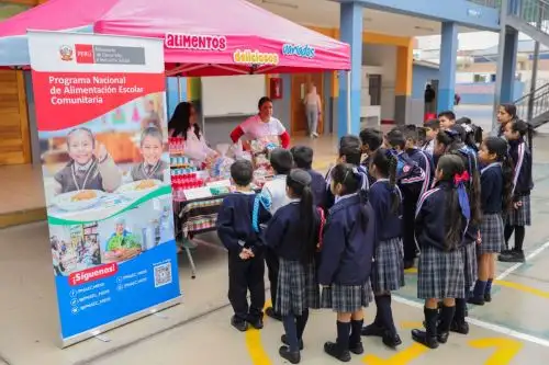 En la I. E. Melitón Carvajal, el Programa Nacional de Alimentación Escolar Comunitaria atiende a 1127 estudiantes: 884 niños de primaria y 243 de inicial. Foto: Difusión