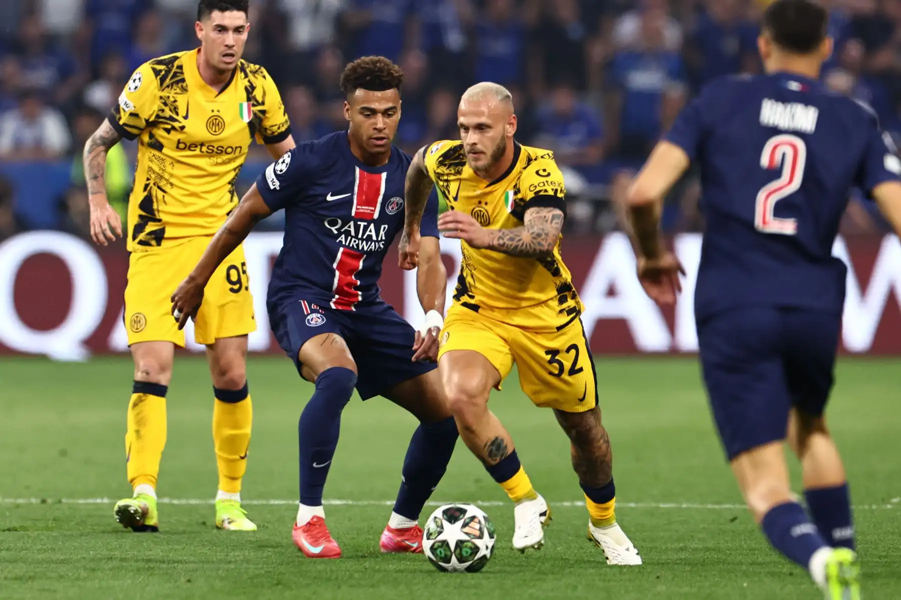Federico Dimarco del Inter  en acción durante la final de la Liga de Campeones de la UEFA entre el Paris Saint-Germain y el Internazionale Milano, en Múnich (Alemania).
Foto: EFE