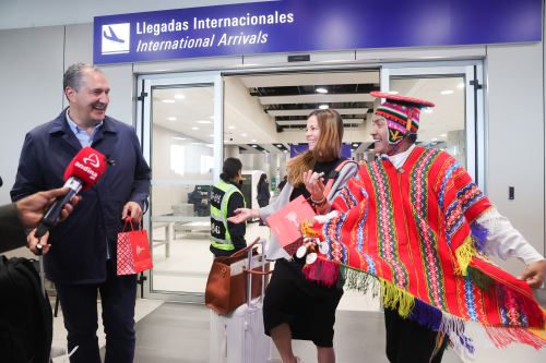 Primer vuelo procedente de Madrid  arribó a la 01:05 pm al Nuevo Aeropuerto Internacional Jorge Chávez