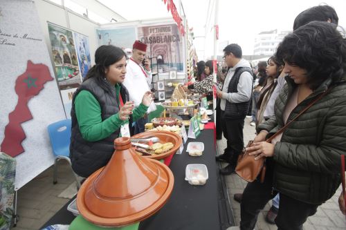 Presidente del Consejo de Ministros participa en la III Gran Feria de Embajadas