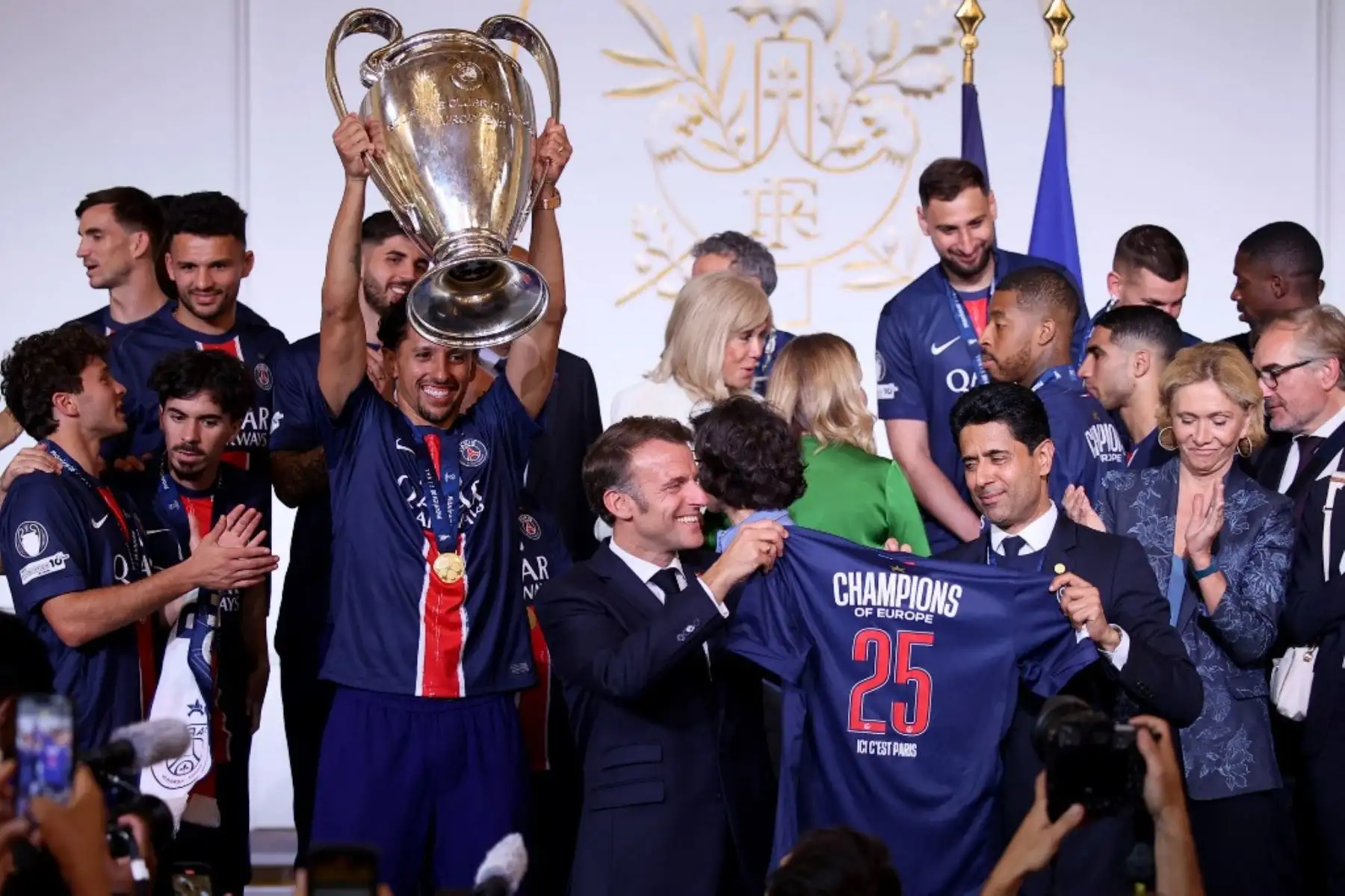 El PSG fue recibido por el presidente de Francia, Emmanuel Macron.
