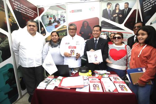 Presidente del Consejo de Ministros participa en la III Gran Feria de Embajadas