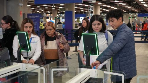 Puertas electrónicas del Jorge Chávez registraron en julio un incremento de 24.1 % en su uso, con respecto a junio. Foto: ANDINA/Difusión.