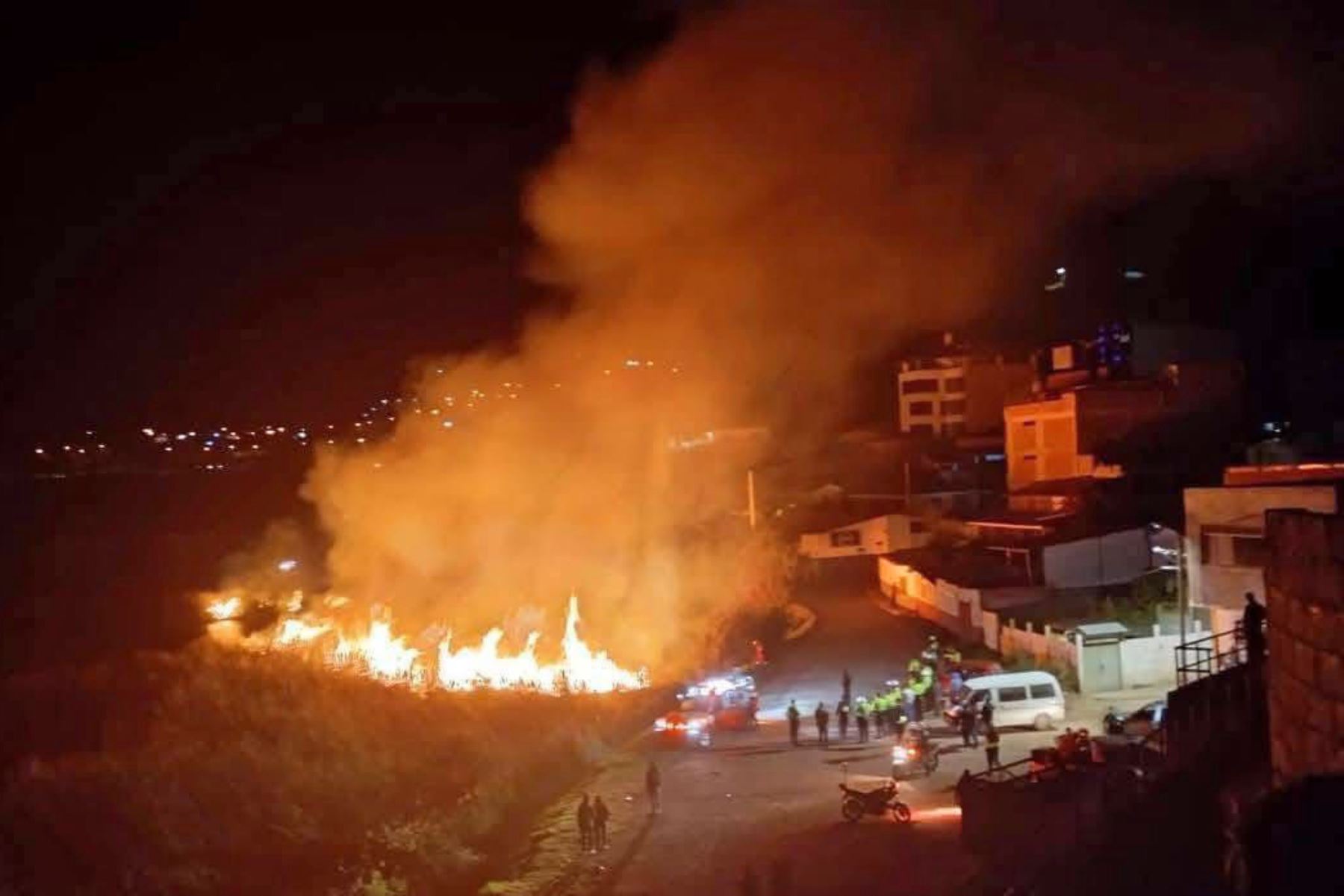 Un incendio forestal afectó totoral de la laguna de Urcos, en Cusco. El fuego se inició el domingo 1 de junio y fue controlado y sofocado horas después gracias a los brigadistas. ANDINA/Difusión