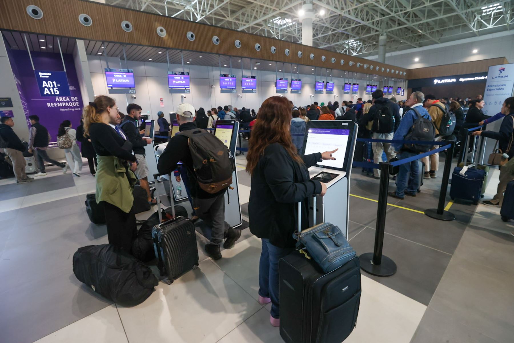 Migraciones te brinda recomendaciones si vas a viajar al extranjero por Fiestas Patrias. Foto: ANDINA/Juan Carlos Guzmán Negrini