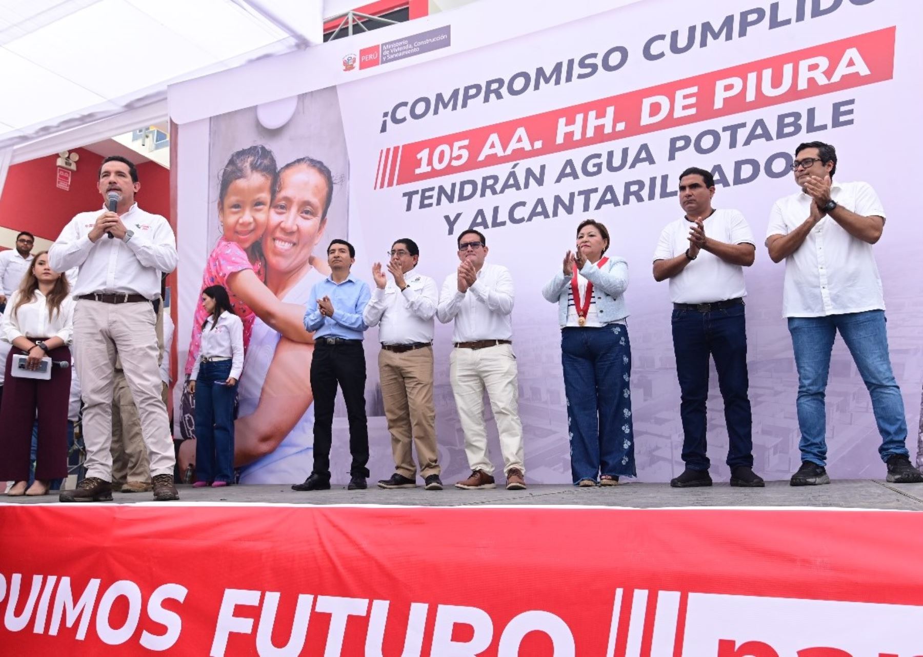 El Ministerio de Vivienda firmó contrato para la ejecución del megaproyecto de agua potable y alcantarillado que beneficiará a 466,000 pobladores de diversos asentamientos humanos de Piura.  ANDINA/Difusión