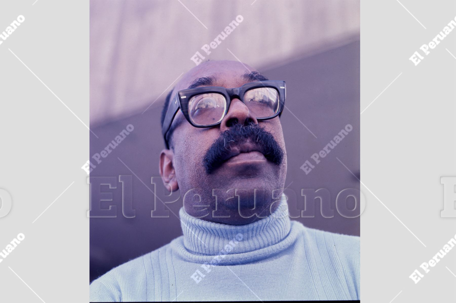 Lima - julio 1977 / La personalidad de Nicomedes Santa Cruz, periodista, musicólogo, poeta y promotor cultural - resultó esencial para para acercar las prácticas tradicionales de los afroperuano a un público masivo.  Foto: Archivo Histórico El Peruano