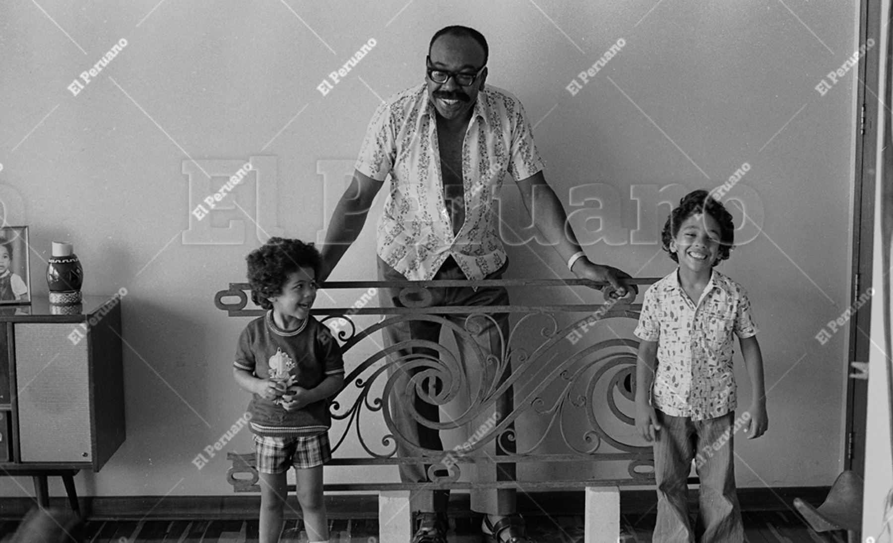 Lima - 14 enero 1975 / Nicomedes Santa Cruz fue un investigador nato. Desde muy niño además de vivir rodeado por el arte, conoció el inefable llamado de la décima.  Foto: Archivo Histórico El Peruano