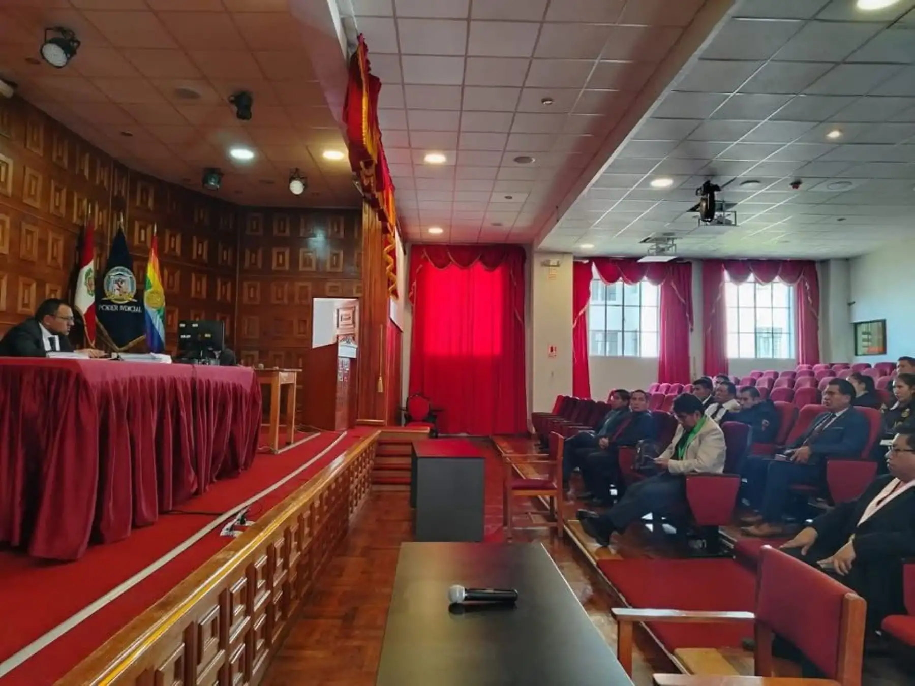 El Octavo Juzgado de Investigación Preparatoria de Cusco ordenó seis y doce meses de prisión preventiva para tres policías implicados en la desaparición de más de US$ 200,000 durante una intervención en el distrito de Wanchaq. ANDINA/Difusión
