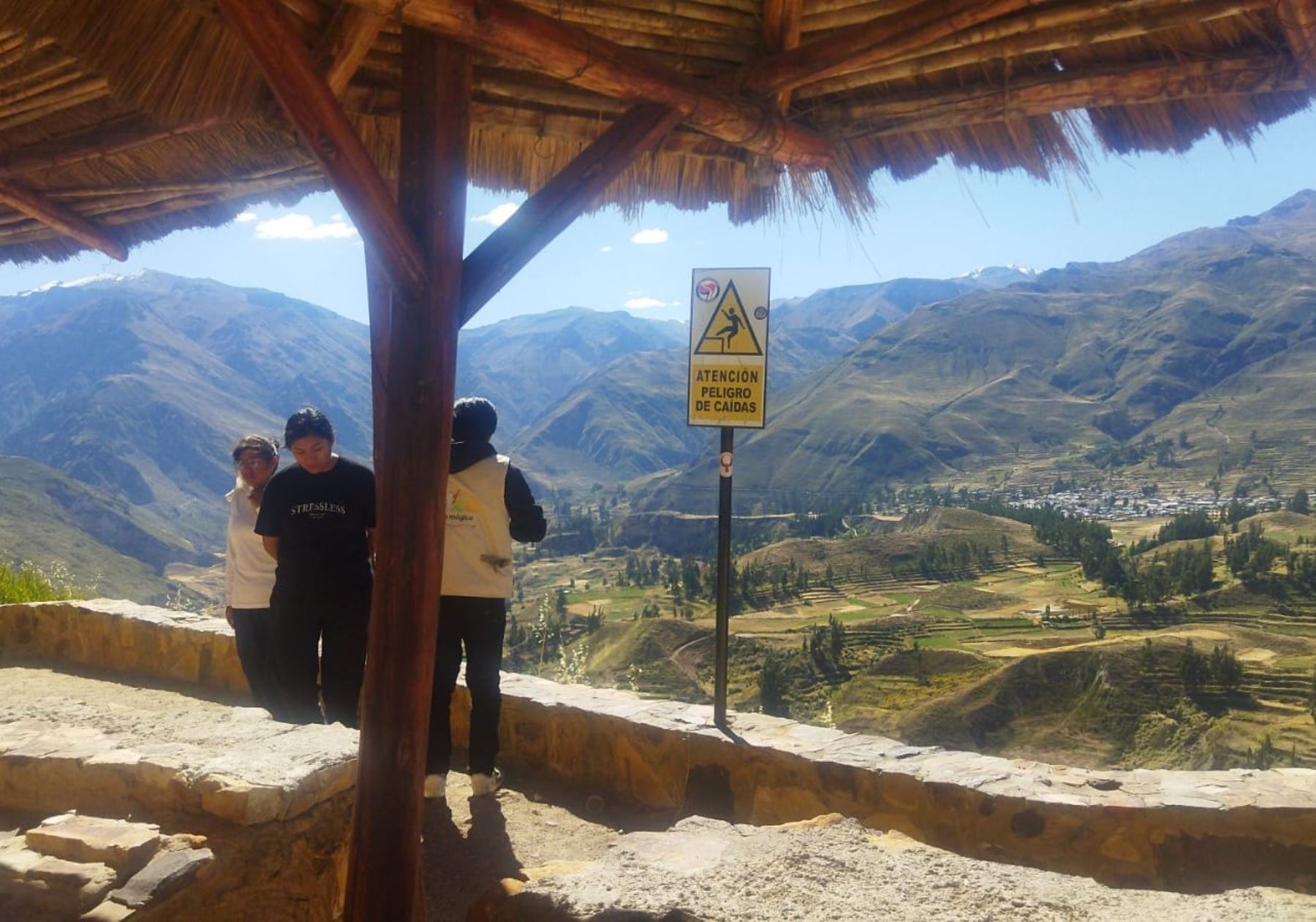 La tragedia ocurrió en la mañana de hoy martes 3 de junio cuando la turista peruana Wendy Santillán visitaba el mirador Antahuilque, en el valle de Colca, región Arequipa. Foto: Autocolca