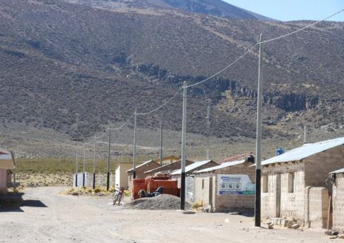 El Ministerio de Energía y Minas ejecutará un proyecto de electrificación rural en Tacna que beneficiará a más de 500 localidades alejadas de esta región. ANDINA/Difusión