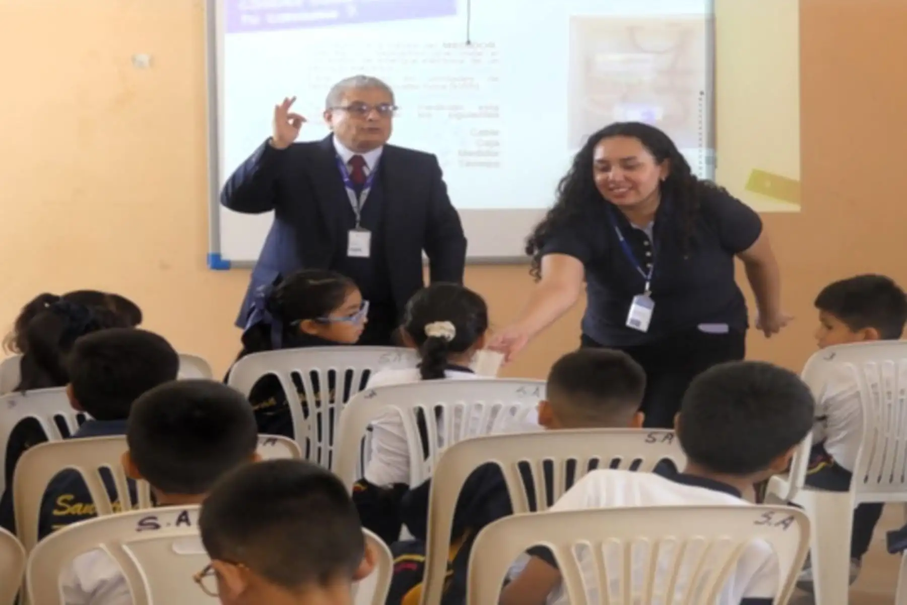Escolares del sur del Perú reciben charlas sobre buenas prácticas en el uso de la energía. Foto: ELECTROSUR/Difusión.