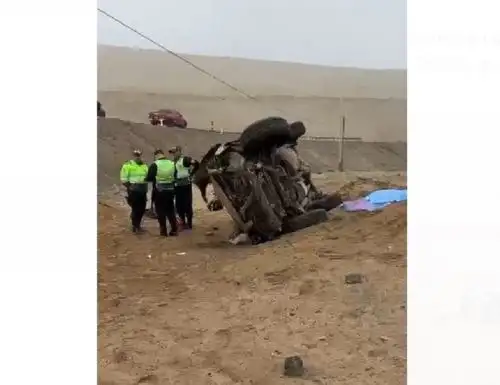 Dos personas fallecieron tras el despiste de una camioneta en la carretera Panamericana Norte. El trágico accidente ocurrió a la altura del kilómetro 107, en la provincia de Huaura - Huacho. Foto: ANDINA/difusión.