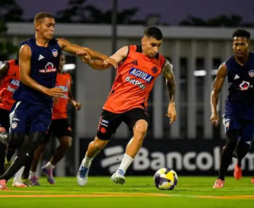 La selección de Colombia se alista para jugar con la selección peruana