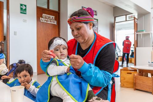 Gracias al modelo de atención alimentaria de Cuna Más, se asegura que niñas y niños entre los 6 y 36 meses reciban las cantidades necesarias de alimentos para un desarrollo físico y cognitivo adecuado,