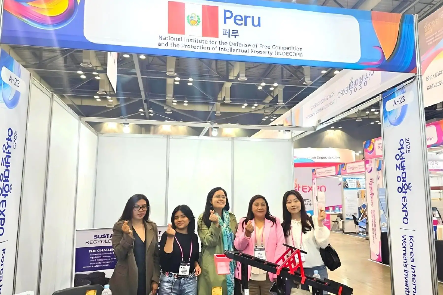 Perú brilló en la Exposición Internacional KIWIE 2025 y se posicionó como el país con la delegación más numerosa, superando incluso al país anfitrión. Foto: Indecopi
