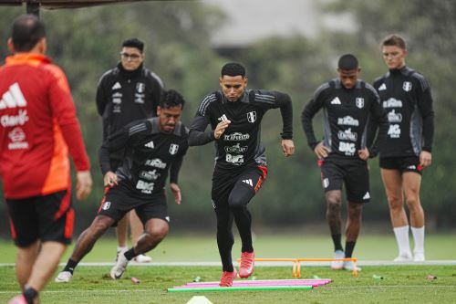 La selección peruana realiza su último entrenamiento en la Videna y esta lista para enfrentar a Colombia