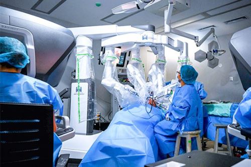 Hospital Nacional Dos de Mayo supera las 200 cirugías robóticas con resultados exitosos. Foto: Difusión