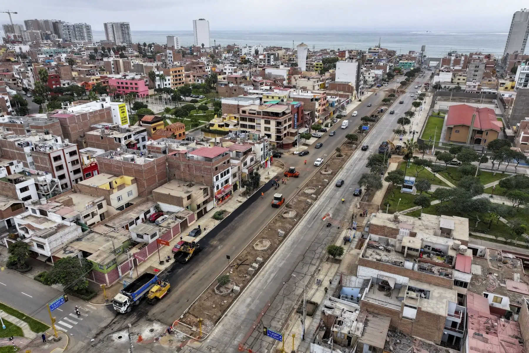 La avenida Víctor Raúl Haya De la Torre, será mejorada en el tramo comprendido entre la avenida La Paz y la avenida Colonial, en el distrito de La Perla. La obra contempla el mejoramiento integral de la transitabilidad vehicular y peatonal, facilitando el acceso hacia zonas residenciales, comerciales y al nuevo terminal aéreo. Foto: ANDINA/Braian Reyna