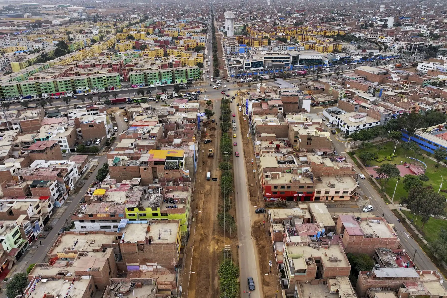 De las cinco obras ejecutadas por la Municipalidad del Callao, cuatro se interconectan entre sí. En las avenidas Pacasmayo y Tomás Valle, se ha cerrado únicamente un carril para permitir la continuidad del tránsito vehicular. Foto: ANDINA/Braian Reyna
