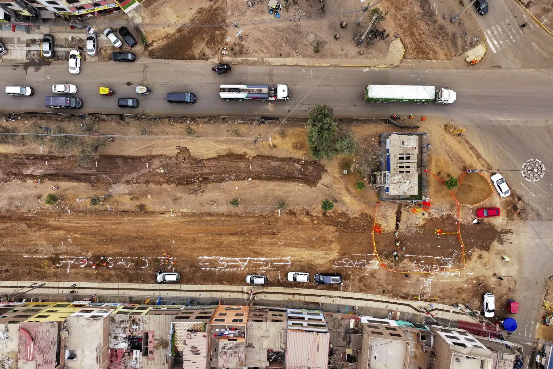 Las obras de mejoramiento de las avenidas Prolongación Perú, Tomás Valle, Pacasmayo, El Olivar y Víctor Raúl Haya de la Torre avanzan a buen ritmo. Estas vías estratégicas conectan con el nuevo Aeropuerto Internacional Jorge Chávez y comenzarán a ser entregadas entre agosto y octubre próximos. Foto: ANDINA/Braian Reyna