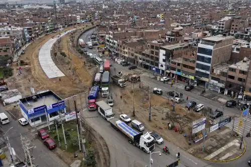 Las obras en la avenida prolongación Perú, contempla la rehabilitación del pavimento y mejoras en la infraestructura peatonal, en una zona de alto tránsito que conecta diversos sectores del Callao. Foto: ANDINA/Braian Reyna