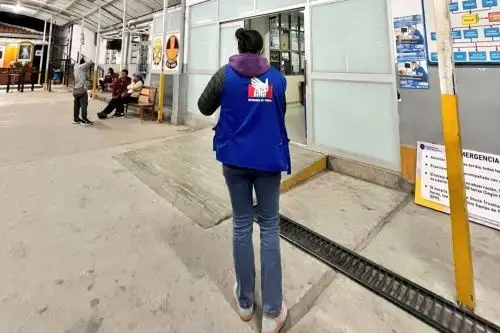 Comisionados de la Defensoría visitaron el hospital Víctor Ramos Guardia y el Policlínico PNP de Huaraz, donde advirtieron que no llegaron heridos. Foto: Defensoría