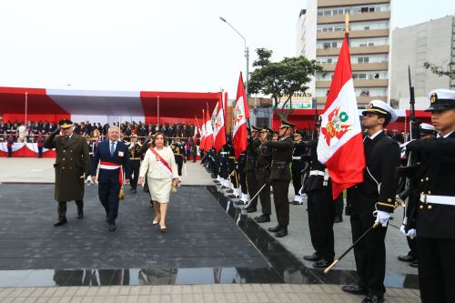 Presidenta Dina Boluarte participa en la ceremonia por el 145° aniversario de la Batalla de Arica y Renovación del Juramento de Fidelidad a la Bandera