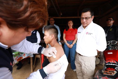 Ministerio de Salud encabeza acciones contra la tos ferina en Andoas