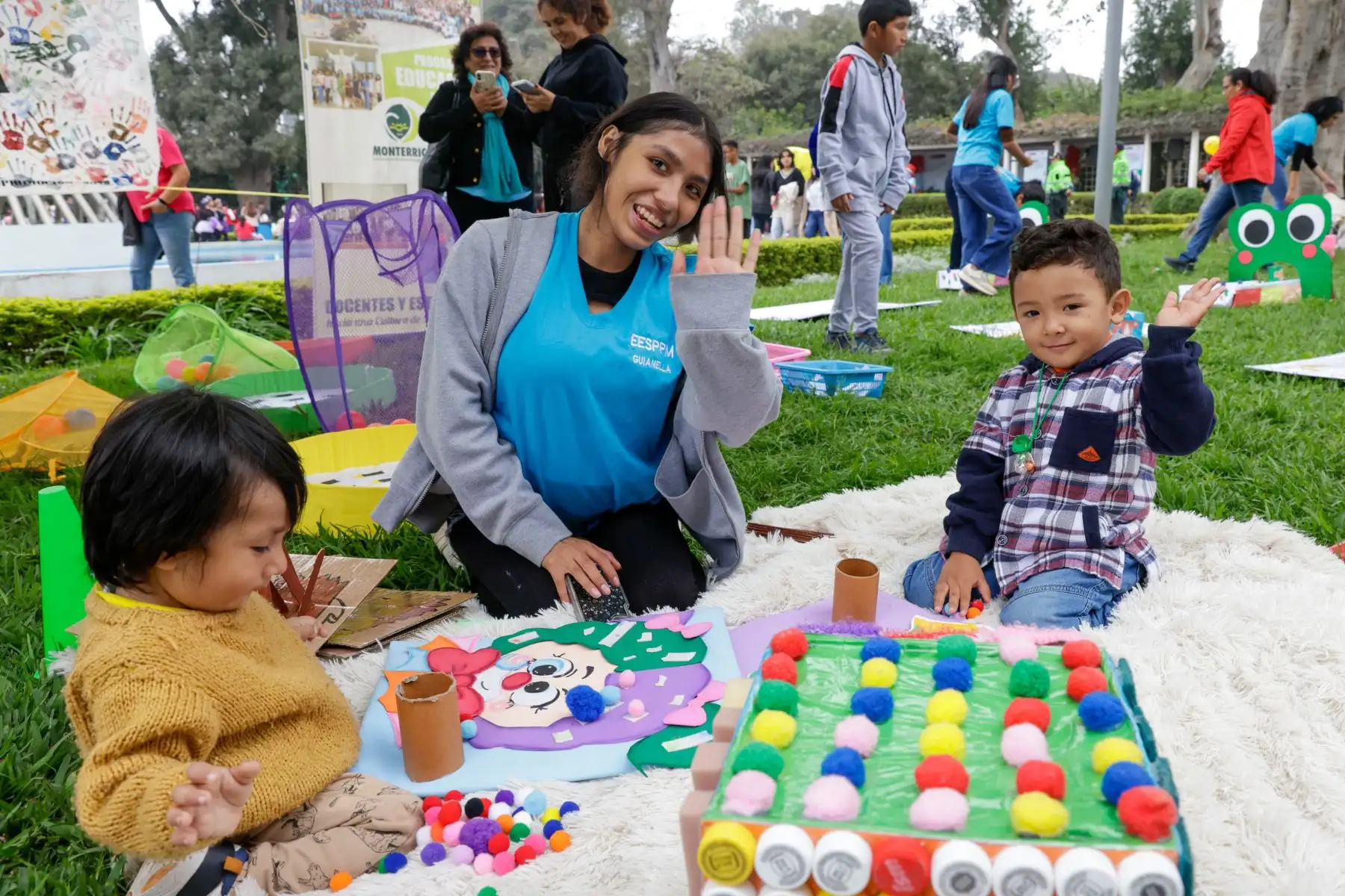 En el marco del Día Internacional del Juego, el Ministerio de la Mujer y Poblaciones Vulnerables  organizó con gran éxito la Feria Lúdica Multisectorial “El juego es un derecho, ¡JUGUEMOS!”, que reunió a cerca de 2,000  niños y adolescentes en el Circuito Mágico del Agua del Parque de la Reserva, en Lima. 
Foto: MIMP
