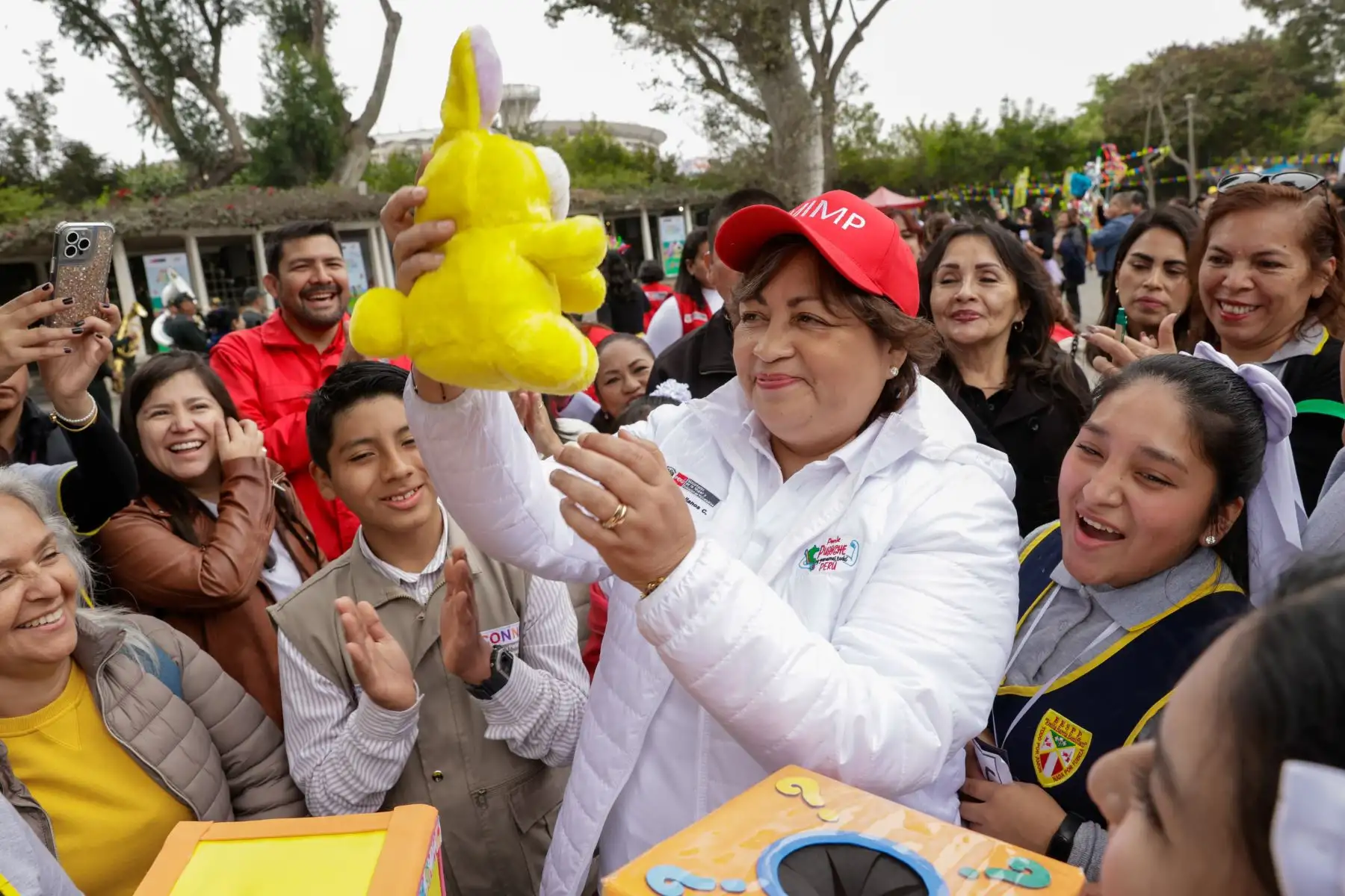 En el marco del Día Internacional del Juego, el Ministerio de la Mujer y Poblaciones Vulnerables  organizó con gran éxito la Feria Lúdica Multisectorial “El juego es un derecho, ¡JUGUEMOS!”, que reunió a cerca de 2,000  niños y adolescentes en el Circuito Mágico del Agua del Parque de la Reserva, en Lima. 
Foto: MIMP
