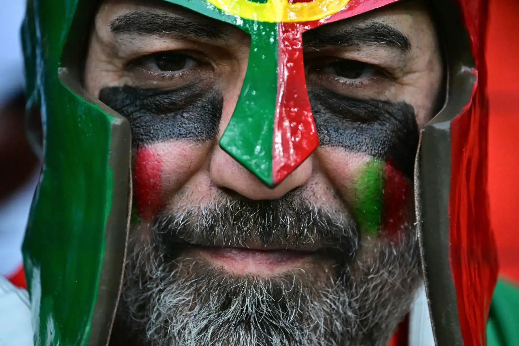 Un aficionado de Portugal es fotografiado antes del partido final de la Liga de Naciones de la UEFA entre Portugal y España en Múnich, sur de Alemania.
Foto: AFP