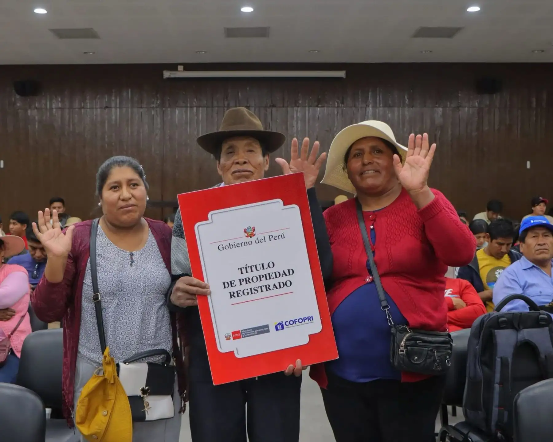 Más de 20,000 familias de diversos distritos de la región Tacna, en especial de Yarada Los Palos, se beneficiarán con la aprobación de la Ley de saneamiento físico, legal y formalización de predios rurales que estará a cargo de los gobiernos regionales. ANDINA/Difusión