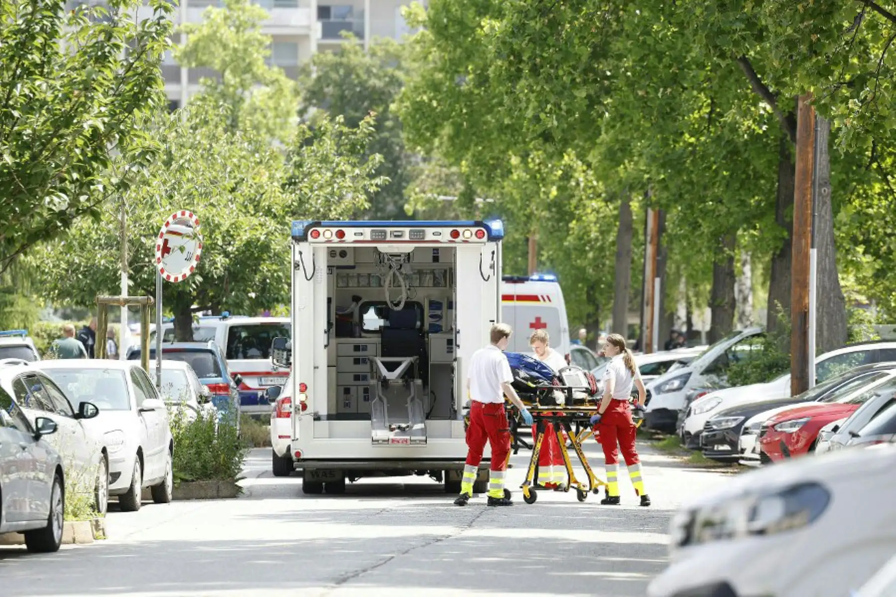 Entre los muertos hay alumnos y al menos un adulto. El presunto autor de la balacera también falleció. Foto: AFP