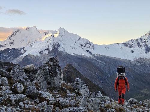 Montañistas extranjeros se suman a la búsqueda de los tres jóvenes desaparecidos desde el 29 de mayo cuando escalaban el nevado Artesonraju, en la Cordillera Blanca, región Áncash. ANDINA/Difusión