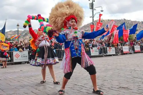 Con el desfile de delegaciones de diversas universidades e instituciones superiores Cusco inició los festejos por su mes jubilar. ANDINA/Difusión