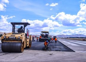 Para el domingo 22 de junio se esperan que culminen los trabajos de rehabilitación de la pista de aterrizaje del aeropuerto de Jauja con el que se podrá reanudar sus operaciones aerocomerciales. ANDINA/Difusión