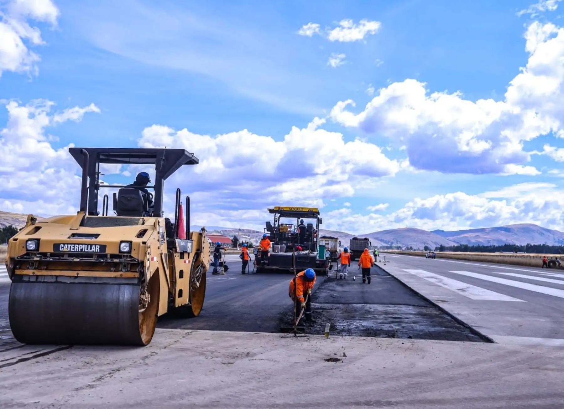 Para el domingo 22 de junio se esperan que culminen los trabajos de rehabilitación de la pista de aterrizaje del aeropuerto de Jauja con el que se podrá reanudar sus operaciones aerocomerciales. ANDINA/Difusión